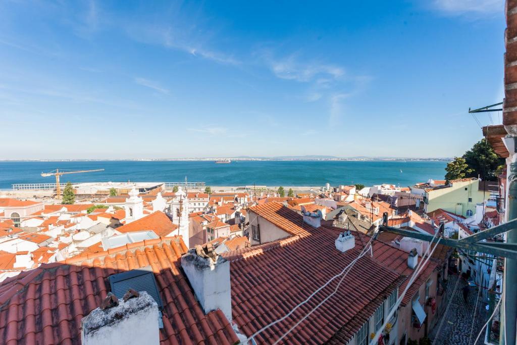 Bairrus Lisbon Apartments - Alfama III room 1