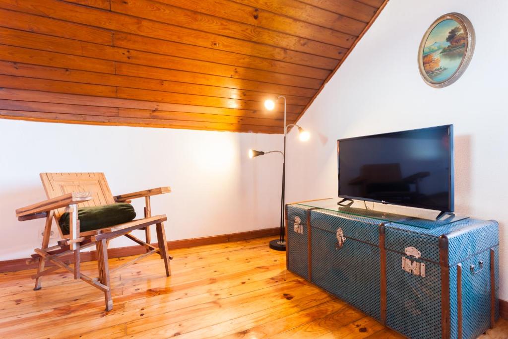 Bairrus Lisbon Apartments - Alfama III room 4